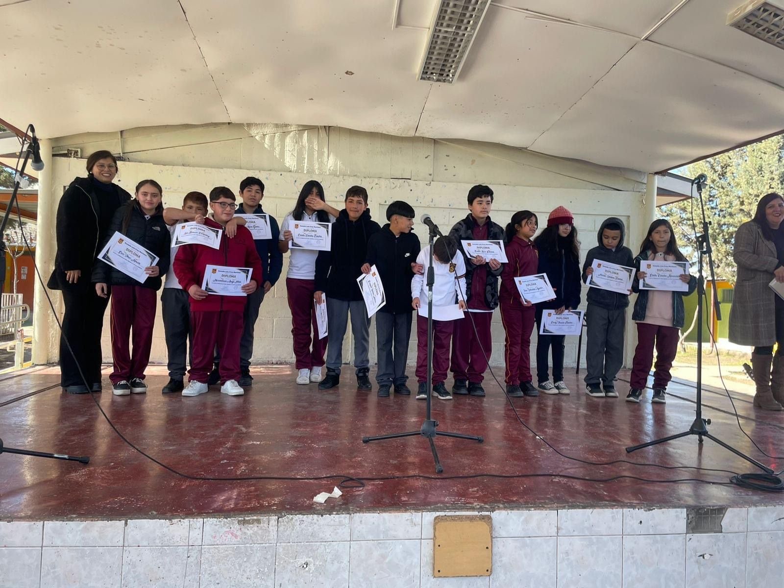 Reconocimientos en Acto Matinal: Celebrando el Compromiso y la Participación de los Alumnos en la Escuela Luis Cruz Martínez